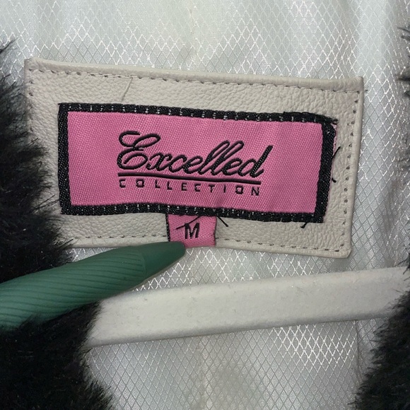 Elegant White Leather Jacket with Black Accents - Picture 15 of 16